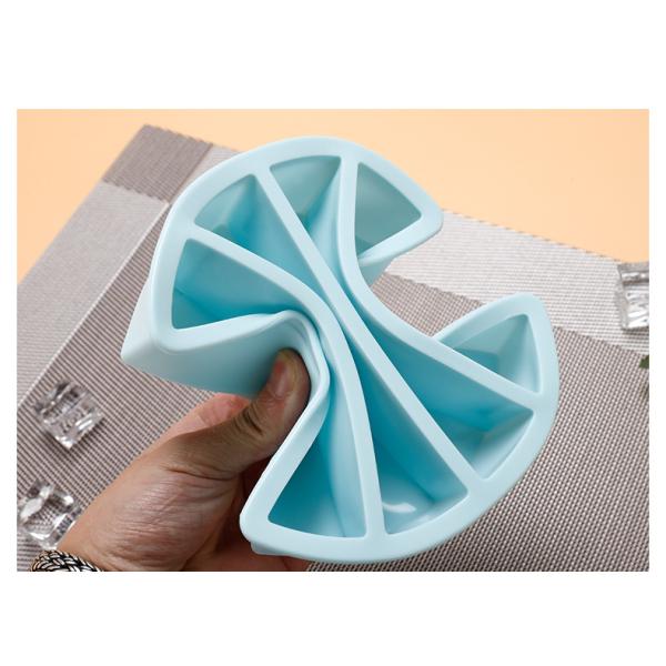 Multicolor 4 Grids Ice Cube Trays Molds with Food Grade Silicone Material 17*14.3*3.6cm