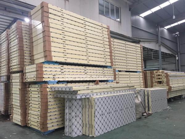Modern Design Foam Roof Polyurethane PU/PUR/PIR Sandwich Panel for Building Warehouses