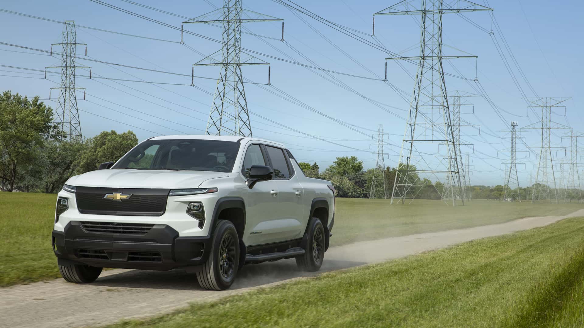 Новый энергетический пикап 2024 Шевроле Silverado EV с впечатляющей дальностью 450 миль EPA работая на 10000 фунтов тягательной мощности