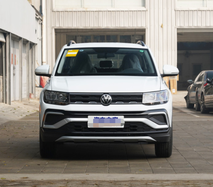 Автомобиль версии 1.5L 113HP L4 T-креста 2023 1.5L ручной Fengshang VW с турбонаддувом