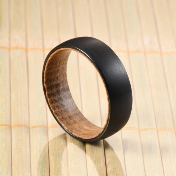 Anillo de carburo de tungsteno negro de boda para hombres Barril de whisky Insert de madera con cúpula 8 mm