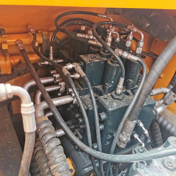 21ton 113KW Hyundai 220-9s Excavator with Large Digging Capacity