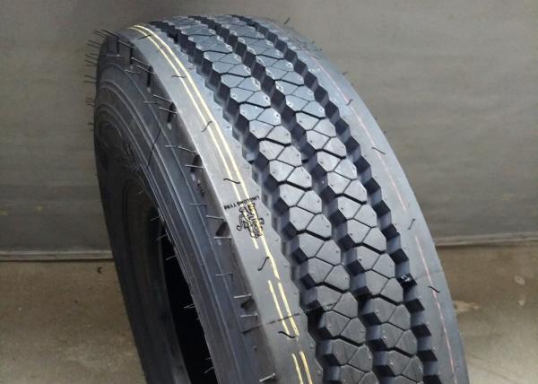 6.00R13LT Pickup Truck Tires , Light Duty Truck Tires With 3 Zigzag Grooves