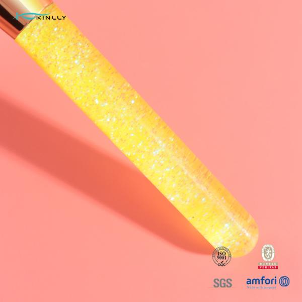 As cerdas sintéticas de Crystal Handle Makeup Brushes Premium pulverizam o ocultador