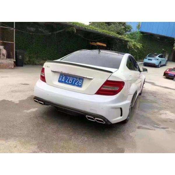 Pour Mercedes W204 C63 Body Kit W204 Série noire améliorée Style avant et arrière pare-chocs Hood Widebody Kit