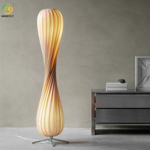 Rétro lampadaire en bois de Wabi-sabi pour le salon d'hébergement chez l