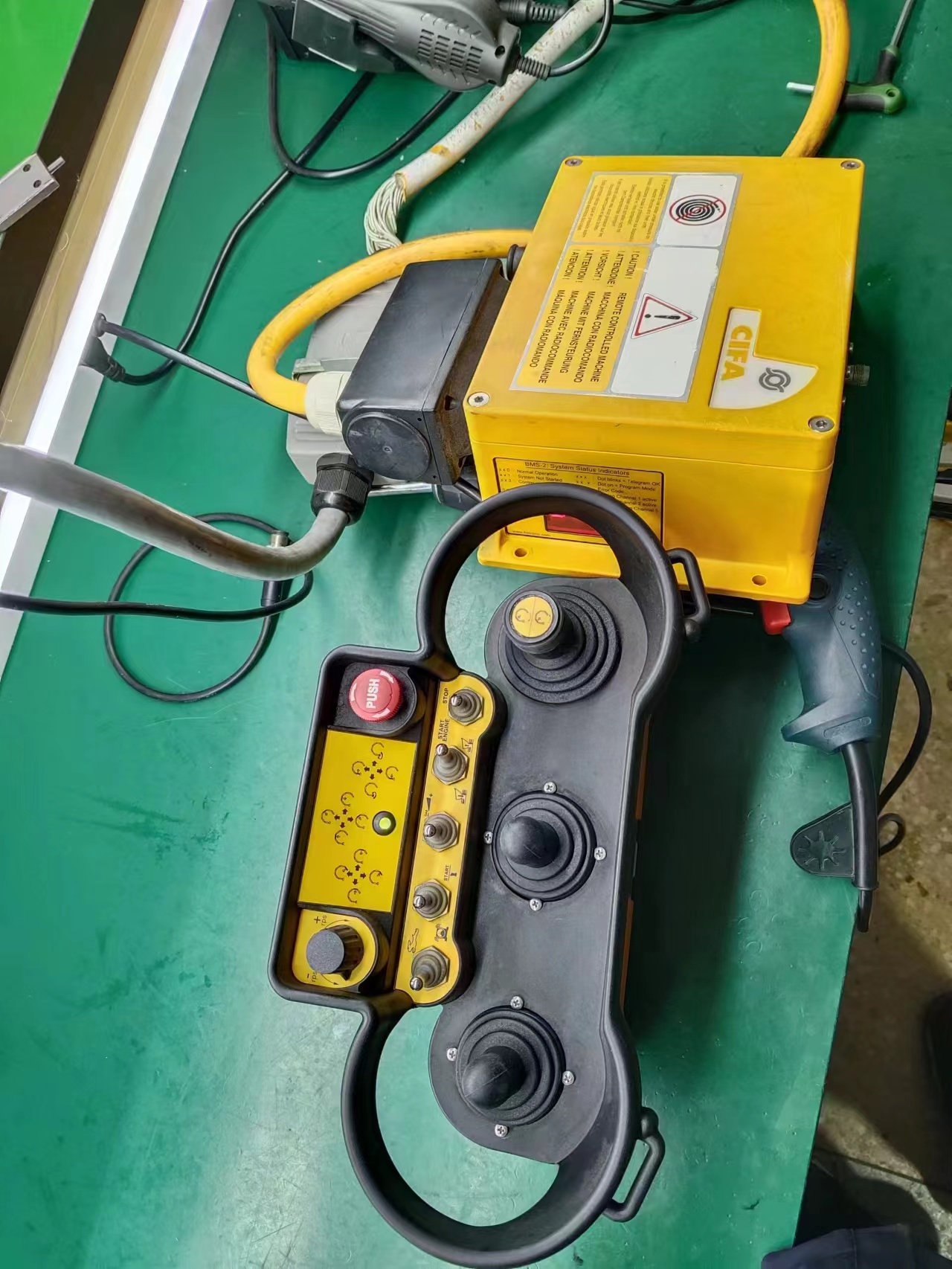 High-Frequency Hetronic Remote Control Cifa Concrete Pump Parts 1 Pair for Normal Use Second-Hand Building Material Shops