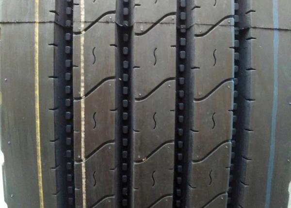 Rib Type Pattern 11R 22.5 Truck Tires Four Straight Grooves Tread Tear Resistance