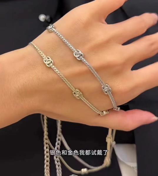 Sophisticated Snake Chain Choker Light Gold Silver Color With 5 Flowers