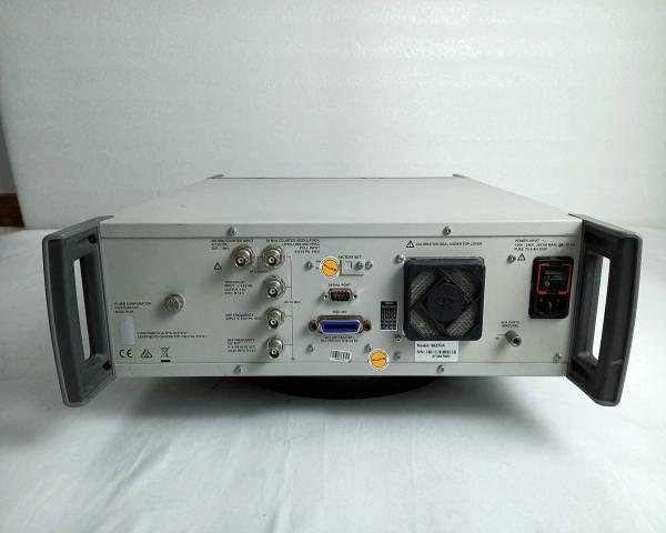 Low Phase Noise RF Reference Source Multi Function Calibrator 27 GHz  Fluke 96270A