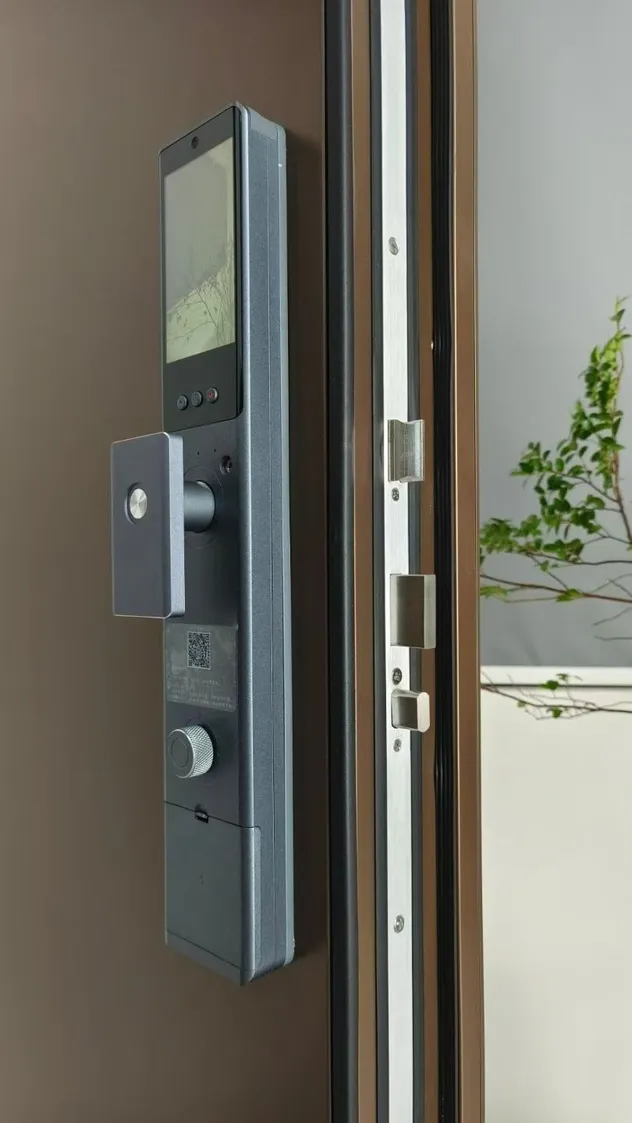 Durable Modern Steel Interior Door with Security Sound Insulation and Customizable Surface for Home Office
