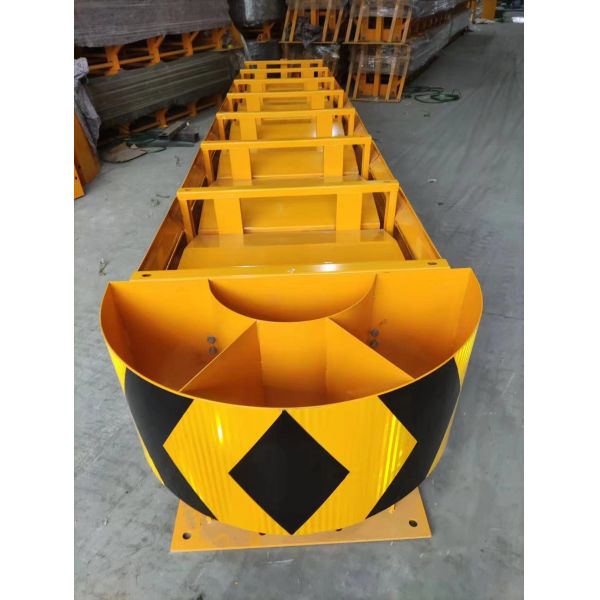 Heavy Duty Galvanized Steel Crash Barrier Highway Anti-Collision Guardrail Fence for High Speed Road Safety