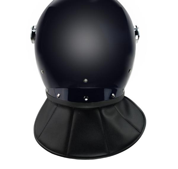 O capacete do motim com proteção da viseira e do pescoço do plutônio, policia o capacete tático