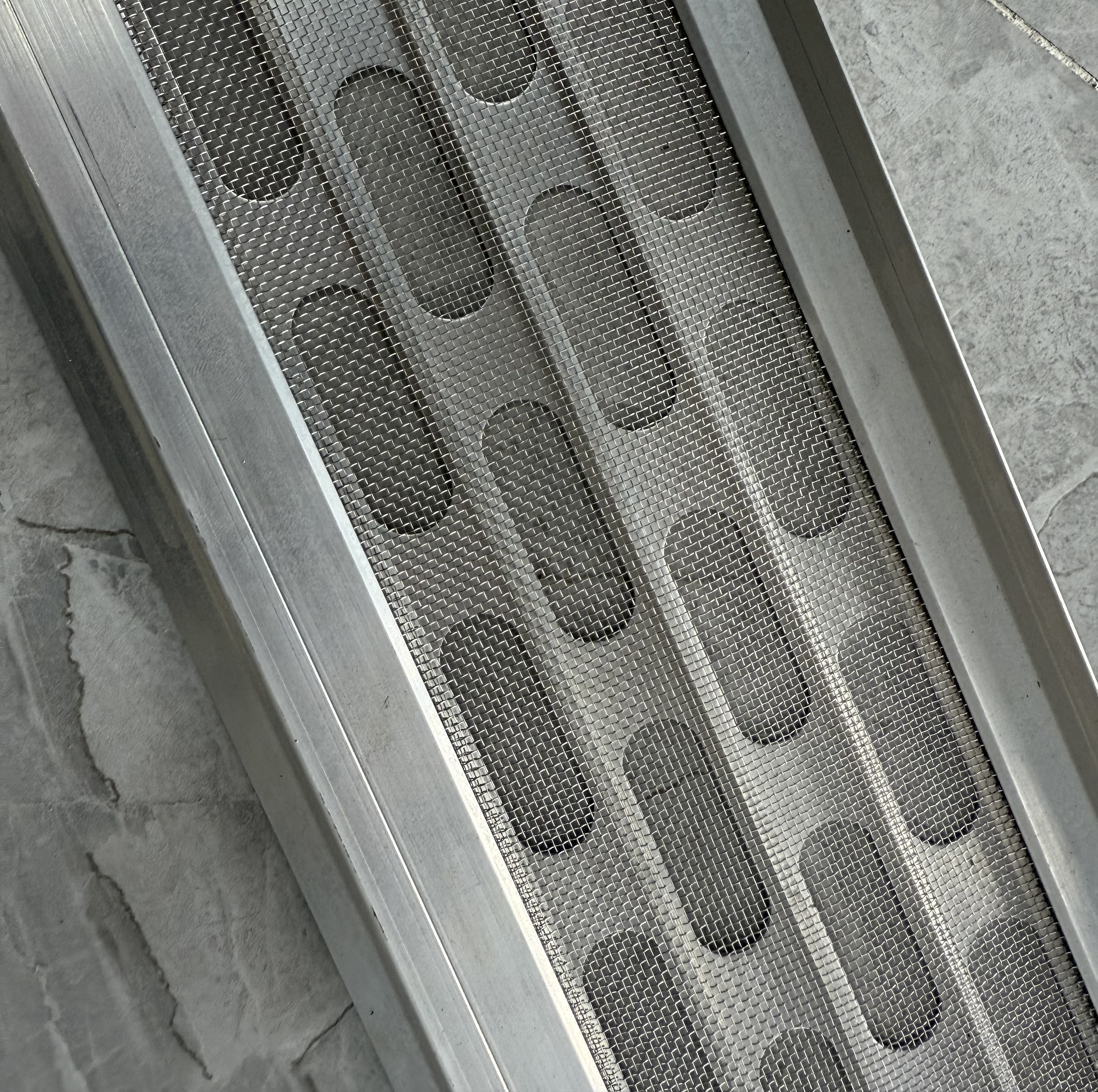 UV Stable Fade Proof Aluminum Gutter Guards For Long Term Outdoor Exposure
