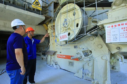 Casting Processing Type Mantle and Concave for GP300 Cone Crusher Replacement Parts