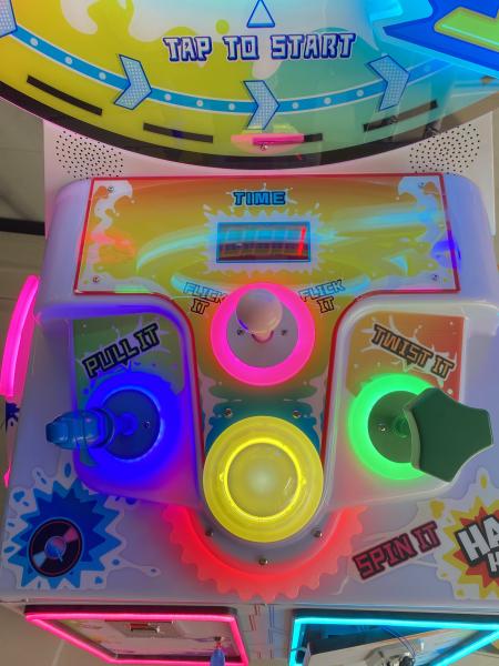 Coin Operated Game Challenge It Amusement Machine Bop It Game For FEC Kids And Adults