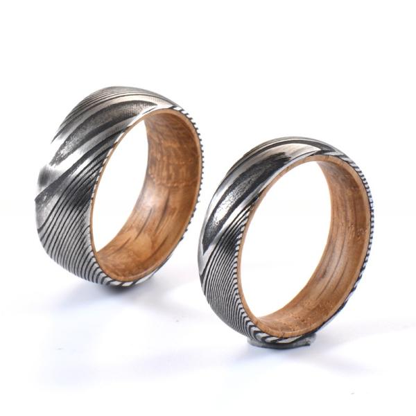 Anneaux de mariage en acier damas gravé 6mm 8mm avec incrustation de douelle de fût de whisky