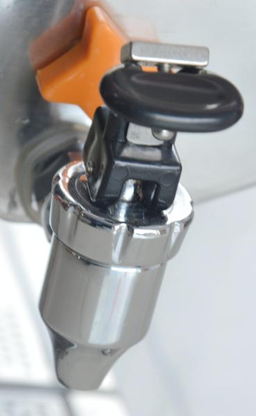 Commercial Zumex Orange Juicer Auto Feed Squeeze 20-22 Oranges Per Mins