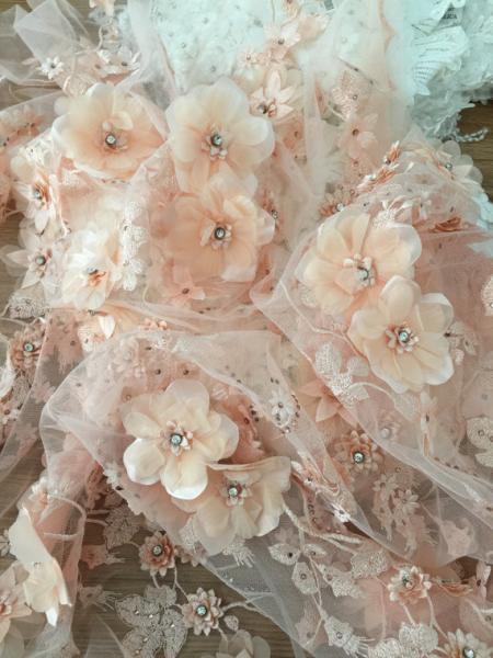 A tela nupcial frisada floral luxuosa do laço Scalloped a tela do laço do vestido de casamento da borda