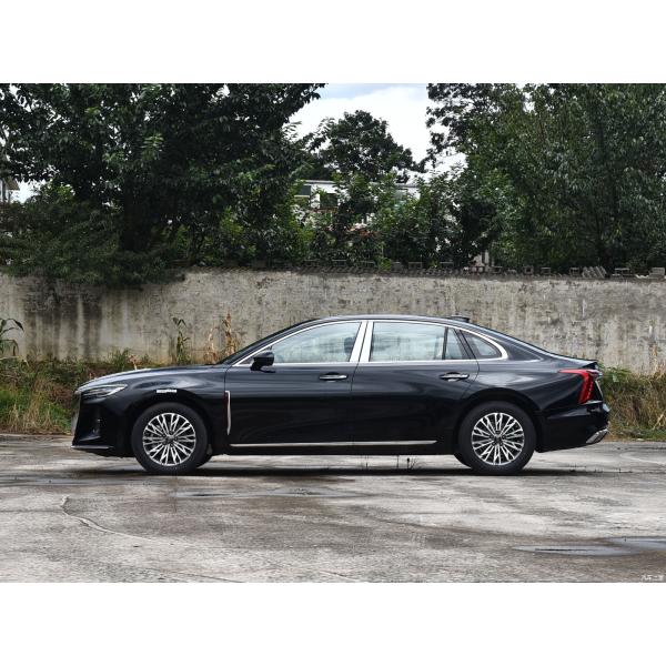 Stylish 2023 Red Flag h5 1.5T DCT 4-door 5-seater car with R17 Tires and LED Headlights