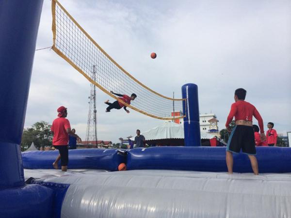 durable Inflatable Bossaball Court For Inflatable Sports Games 12 Person