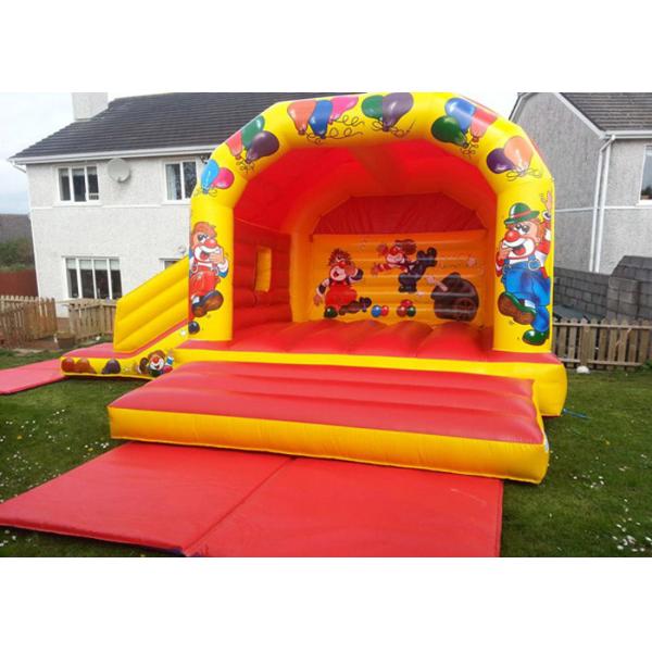 Комбинированное смешного Керри раздувное, замок детей оживлённый с скольжением