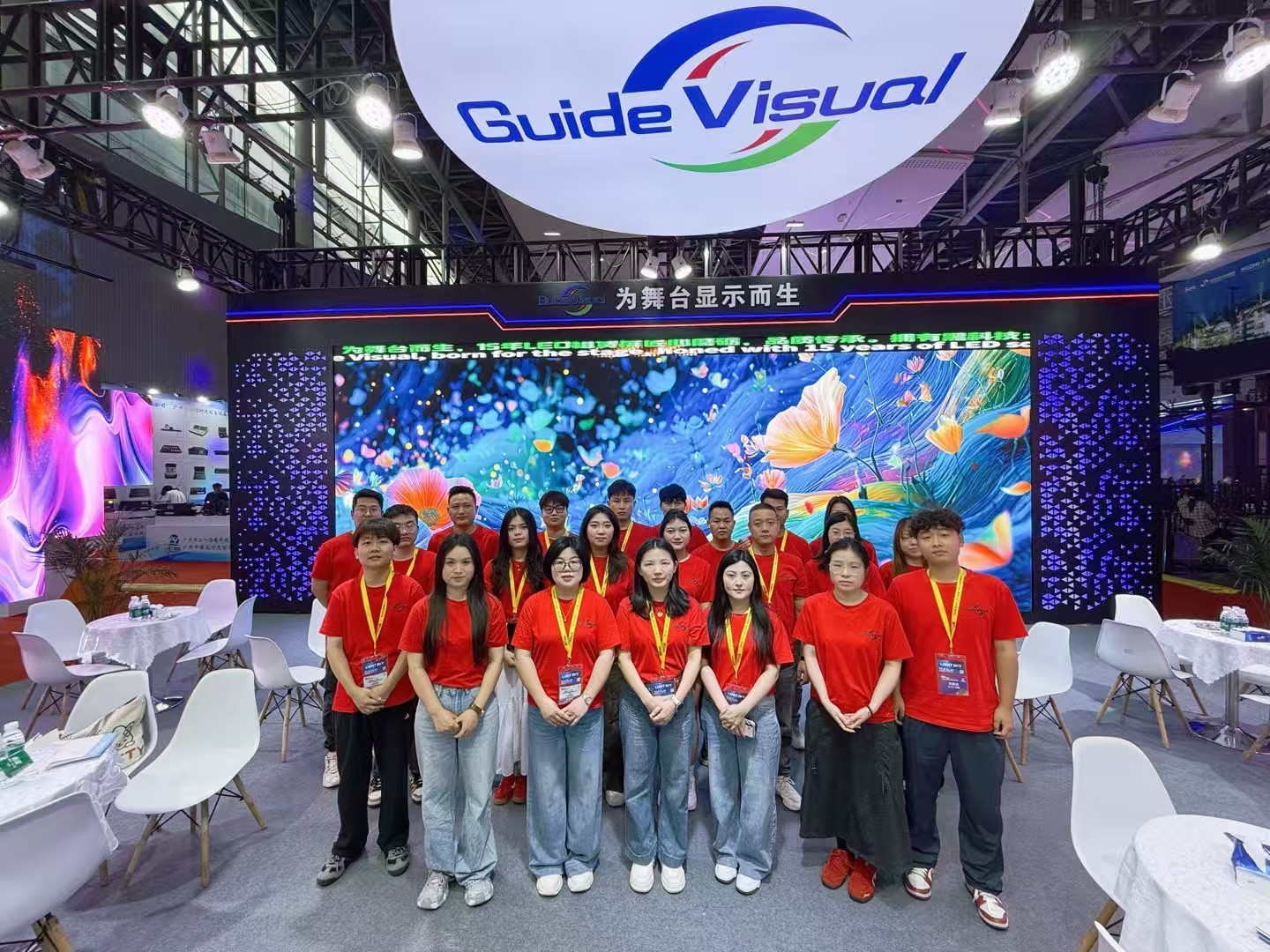 Dynamic Curved LED Video Wall with 7680Hz Refresh Rate, 5000cd Brightness, and Lightweight Design for Rental Stages