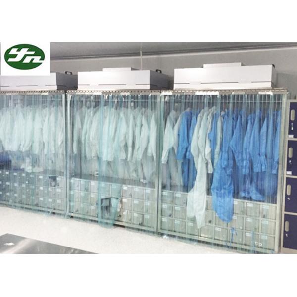 SS очищают шкаф одежды комнаты, одевают шкаф хранения для фармацевтической фабрики