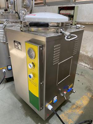 Prix d'un autoclave vertical en acier inoxydable à contrôle par micro-ordinateur de 120L