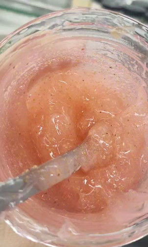 100 мл клубничного сглаживающего геля для очистки кожи лица и тела