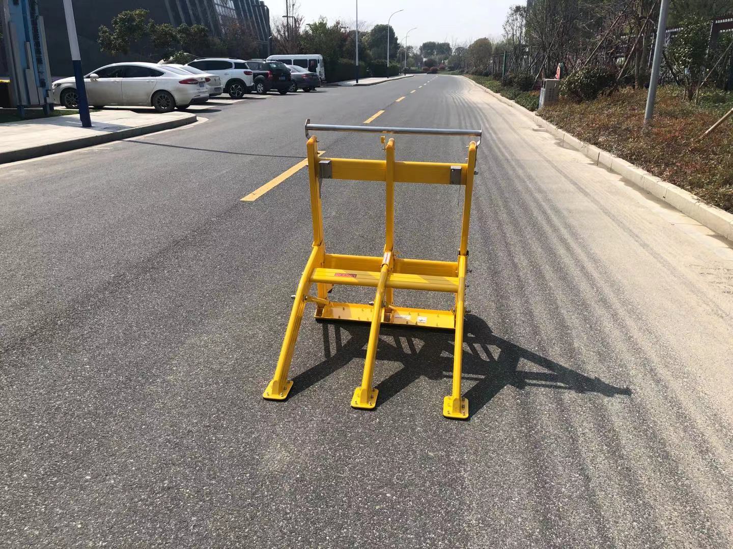 Durable Mobile Vehicle Barrier Providing Protection and Flexible Installation Options for Traffic and Crowd Control