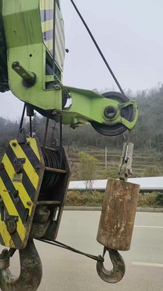 Zoomlion ZTC100V6-1 Crane 60.5m Jib Length and 300kW Engine Rated Power for 2023.3 Production Year