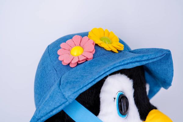 PP Cotton Kawaii Cartoon Soft Plush Toys Penguin Stuffed Animals With Flower Hat OEM