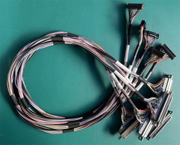 2列のワイヤーハーネスコネクタ 絶縁 メタルシールド 取得 信号ワイヤハーネス 2.5KV DB37