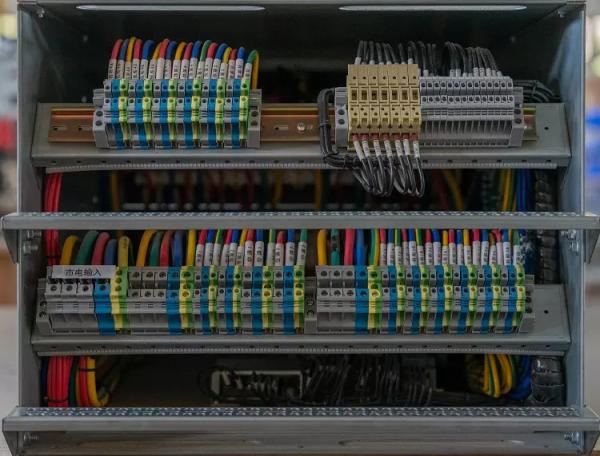 Cerco de alumínio eletrônico elétrico elétrico da caixa impermeável exterior feita sob encomenda da caixa da chapa metálica