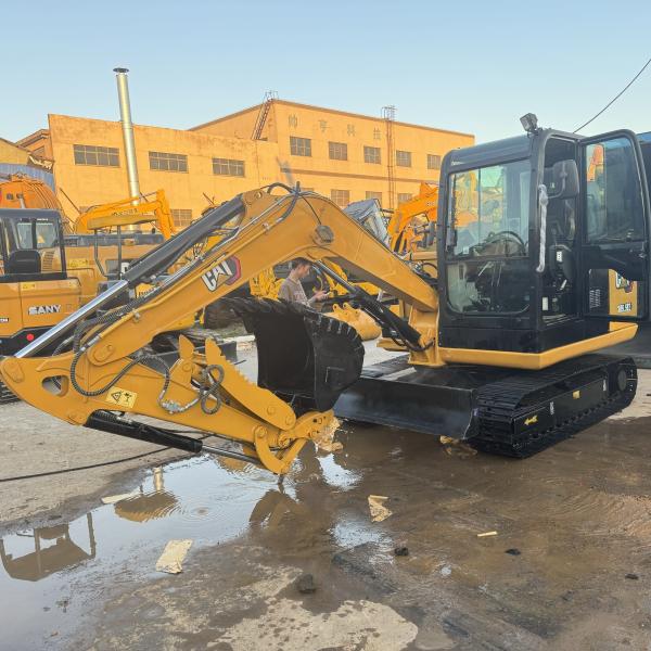 Faible coût d'occasion 5,5 tonnes Mini CAT 305.5 Excavatrice à rampe avec pouce hydraulique Caterpillar 305.5E2 près dans les années, grande réduction