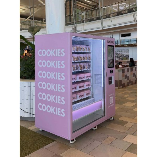 WEIMI Big Capacity Cookie Vending Machine With Elevator for Cookie & Bread Shop Owner