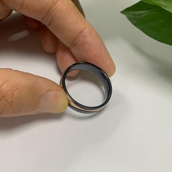 Venta al por mayor de fábrica y anillos de boda de circonio y titanio negros y grises a la moda y joyería para hombre sin decoloración Anillos de boda para hombre