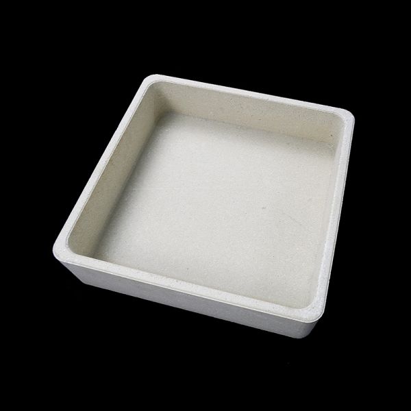 Smooth surface refractory sagger manufactured for firing operations delivering high temperature resistance and toughness