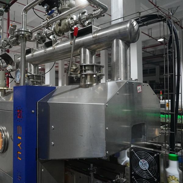La machine à manchon automatique à rouleaux à grande vitesse emballe jusqu'à 58000 conteneurs par heure Peiyu 6ème génération Machine d'étiquetage à manchon Solution d'étiquetage à manchon pour lignes aseptiques