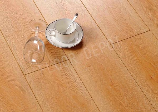 Walnut Color Waterproof Wood Laminate Carb2 AC4 Embossed 1219X169X12MM Stable