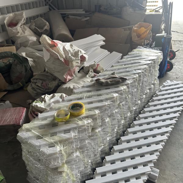 Post 2.59m Pvc Composite Fence Panels Eco Friendly Adjustable Size