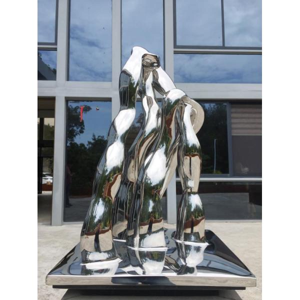 Классическая современная абстрактная скульптура, сад на открытом воздухе оформления большой орнаментирует статуи