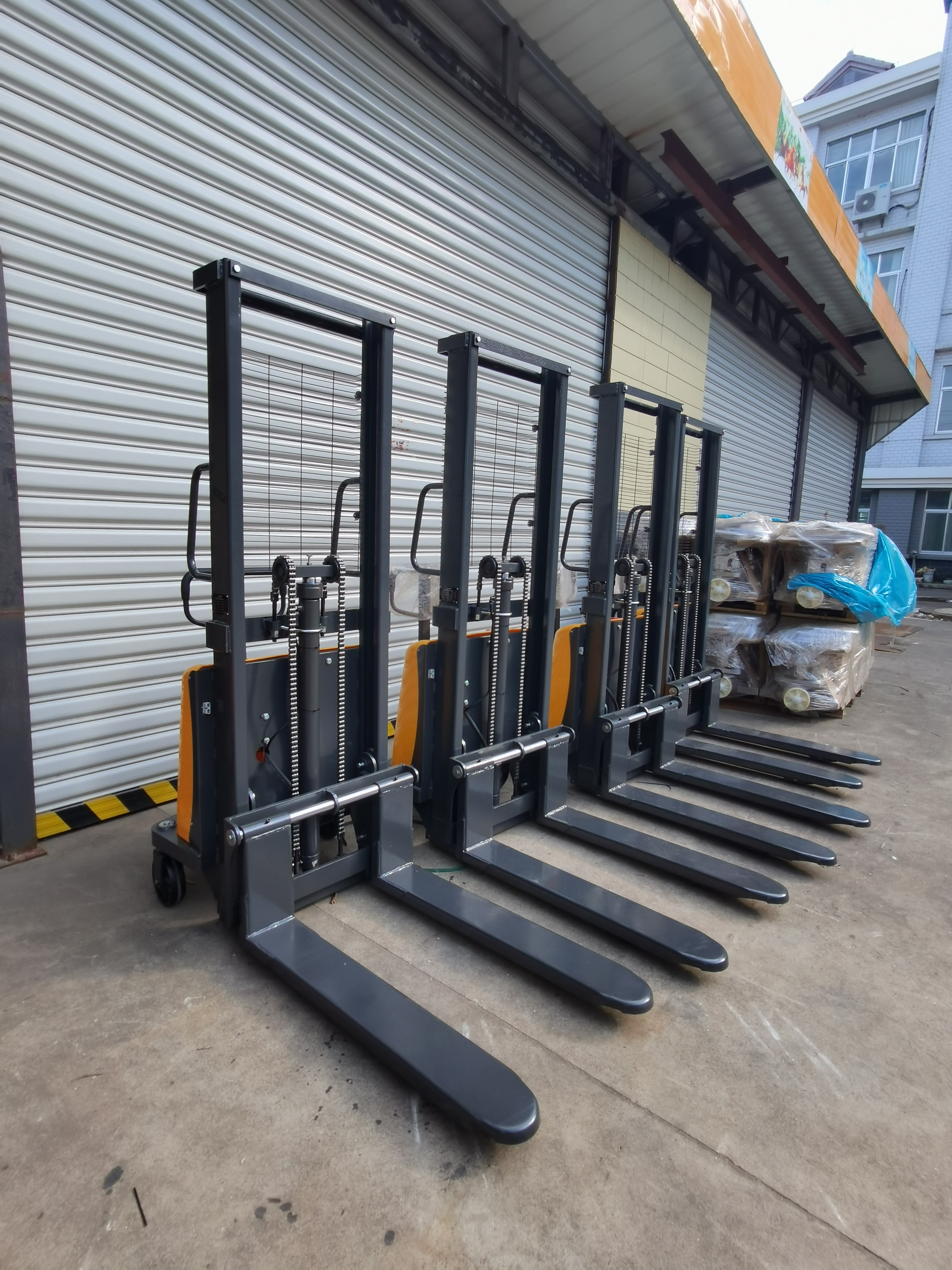 Labor Saving 1 ton 1.6m Semi Electric Stacker for Warehouse Pallet Handling