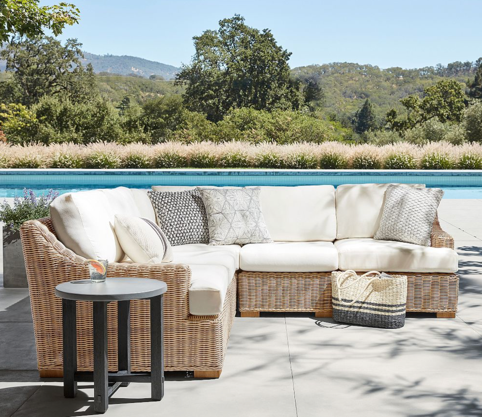 Natural Looking Outdoor Round Wicker Corner Lounge Set. Huntington SN-2654