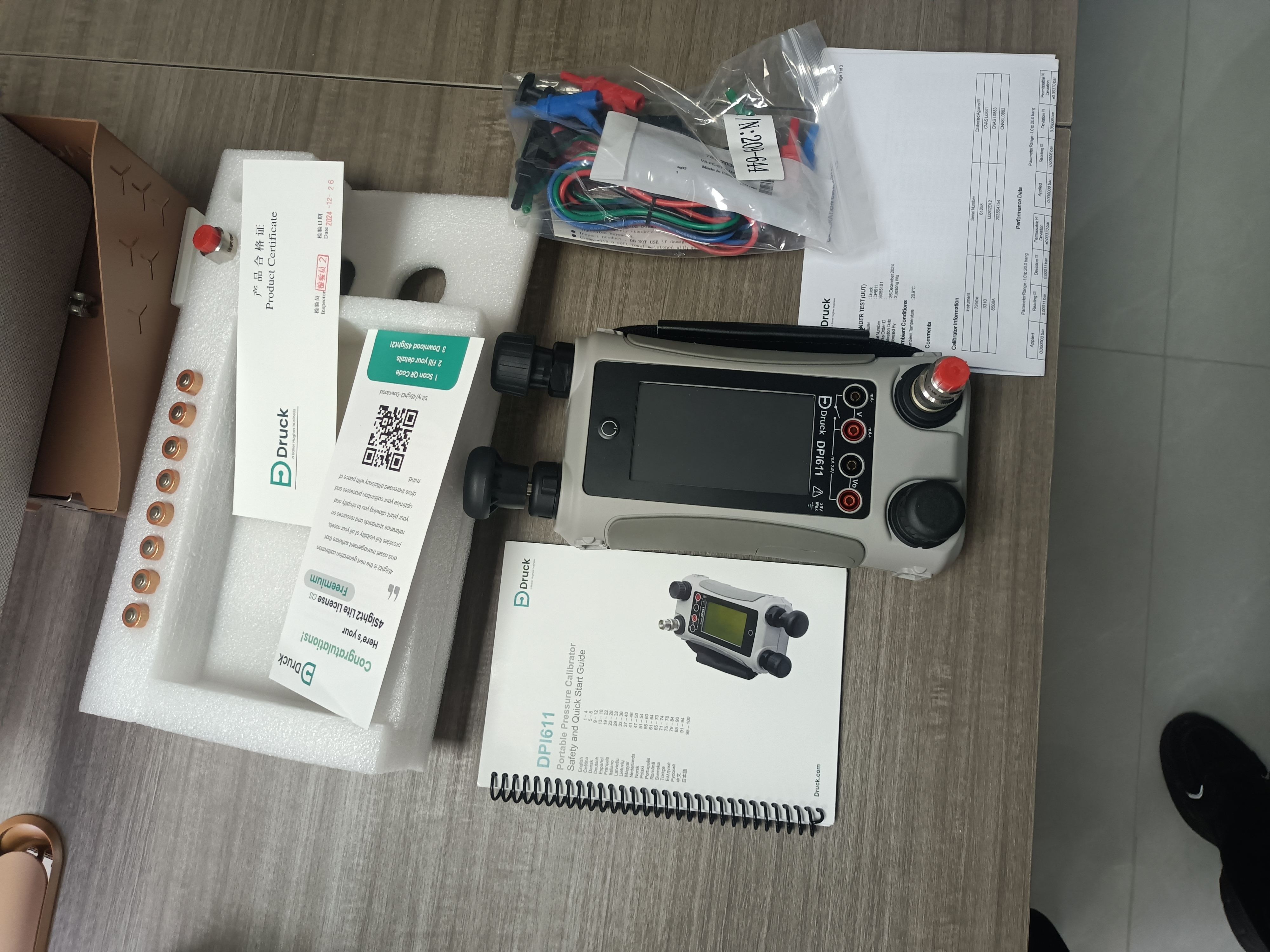 Durck DPI 611 Handheld Pressure Calibrator