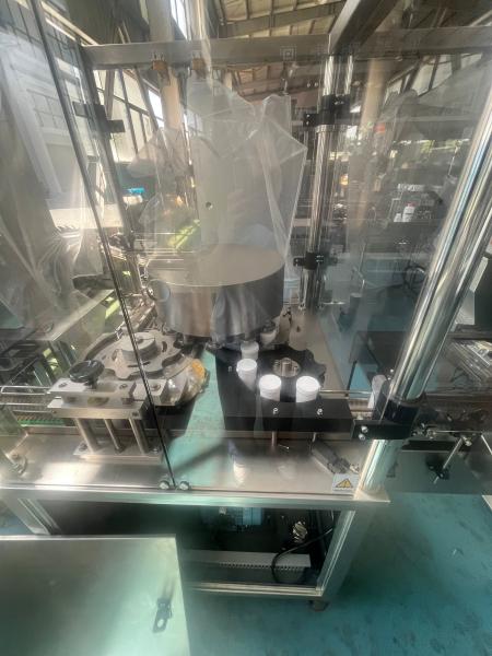TorqueMaster Cap Pressing Machine 180 Bottles/Min 350ml Bottle Volume