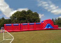 O assalto gigante vermelho do PVC dos jogos exteriores 0.55mm percorre o curso de obstáculo Bouncy inflável
