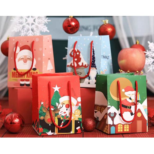 Printed CCNB Christmas Paper Bags For Xmas Eve Gift Takeaway
