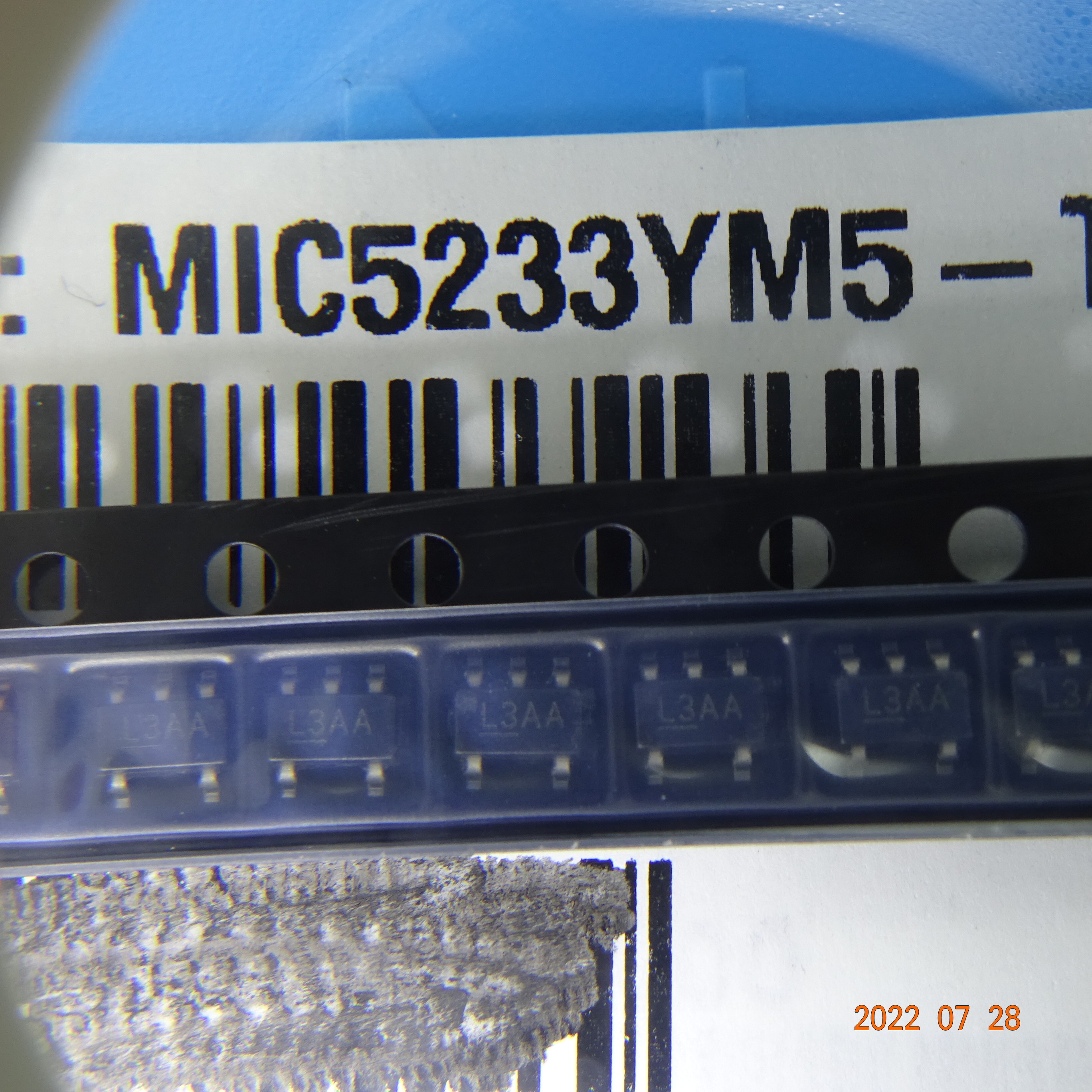 Электронные компоненты MIC5233YM5-TR Новые и оригинальные интегральные схемы IC